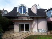 Márvány és Gránit. Rózsadombon hidakra panorámás szeparált ikerház eladó vagy kiadó