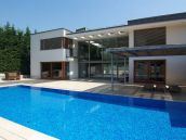 P9154 II. kerület külső részén nagy kertben minimál stílusú luxusvilla eladó