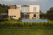 P9397 Ténylegesen luxus minőségű minimál villa elvehetetlen panorámával a III. kerületben eladó.