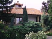 45 milliós kedvezménnyel, Érdligeten 3 szintes luxusvilla, berendezéssel eladó.