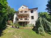 II. KLASSZIKUS RÓZSADOMBON BELTÉRI ÚSZÓMEDENCÉS, ÁTÉPÍTETT, MODERNIZÁLT, LIFTES VILLA ÚJRA ELADÓ!